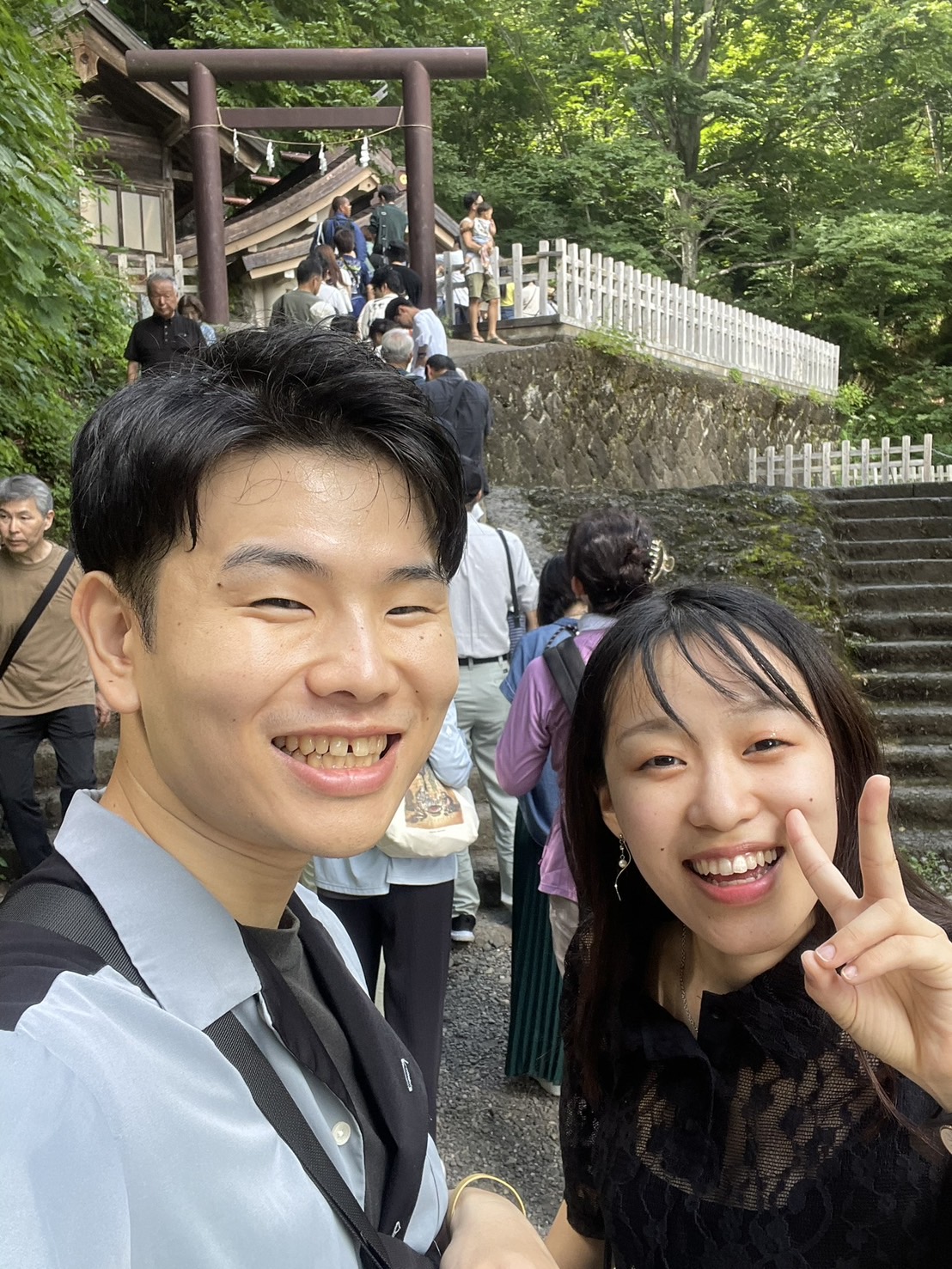 神社で撮影したお二人の写真